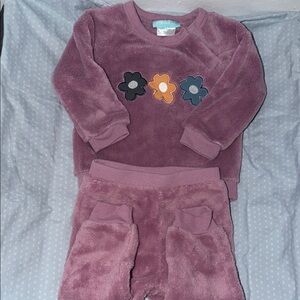 SOLD‼️Plush Mauve Kids Set with Flower Patches
